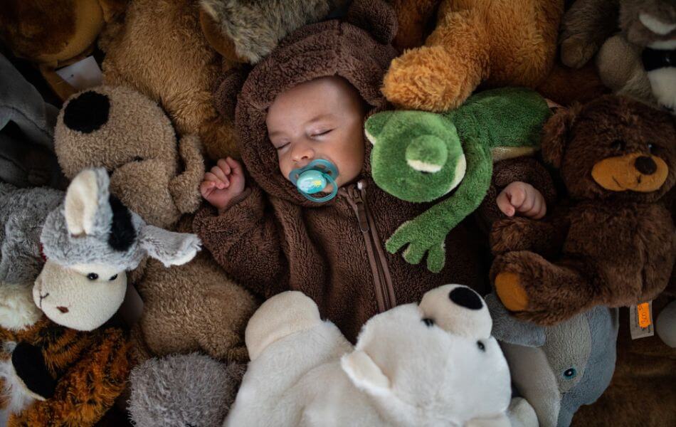 Baby sleeping store with stuffed animal