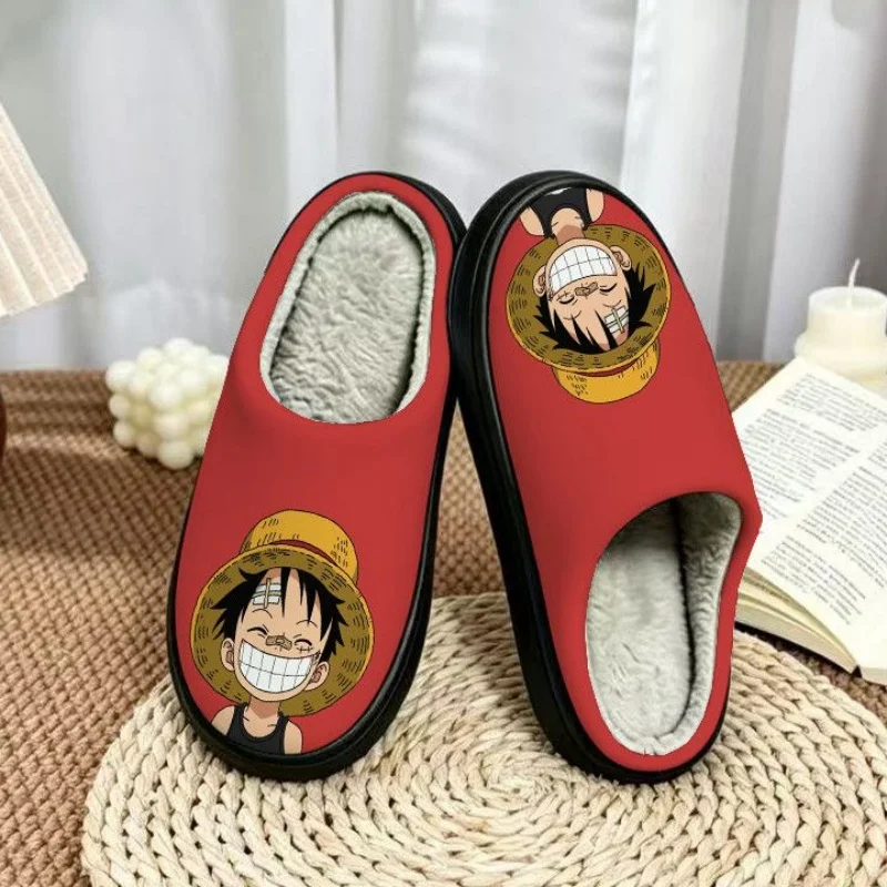 🏴‍☠️❤️ 𝑶𝑵𝑬 𝑷𝑰𝑬𝑪𝑬 𝑳𝑼𝑭𝑭𝒀 🧸 | Pantuflas de Felpa para Hombre y Mujer | Kawaii, Antideslizantes, Cómodas para Casa y Regalo